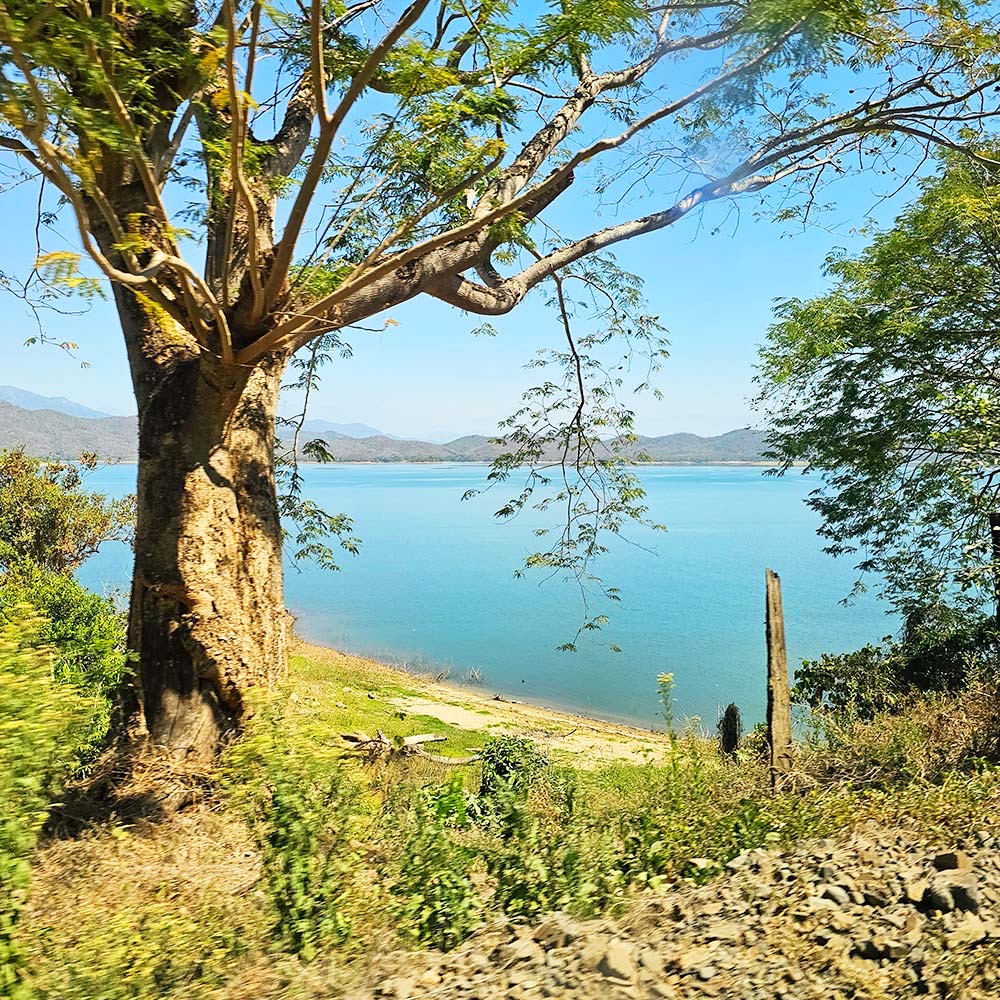 Presa y embalse de Cajón de Peña en Jalisco